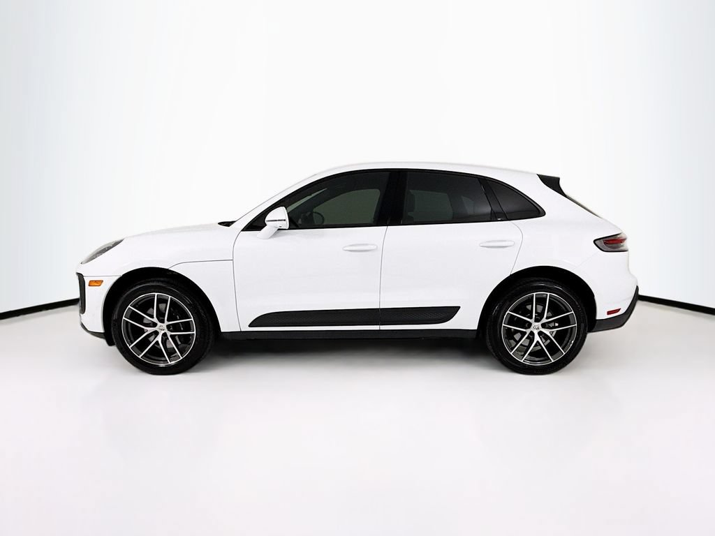 Used 2025 Porsche Macan AWD/4WD image 2