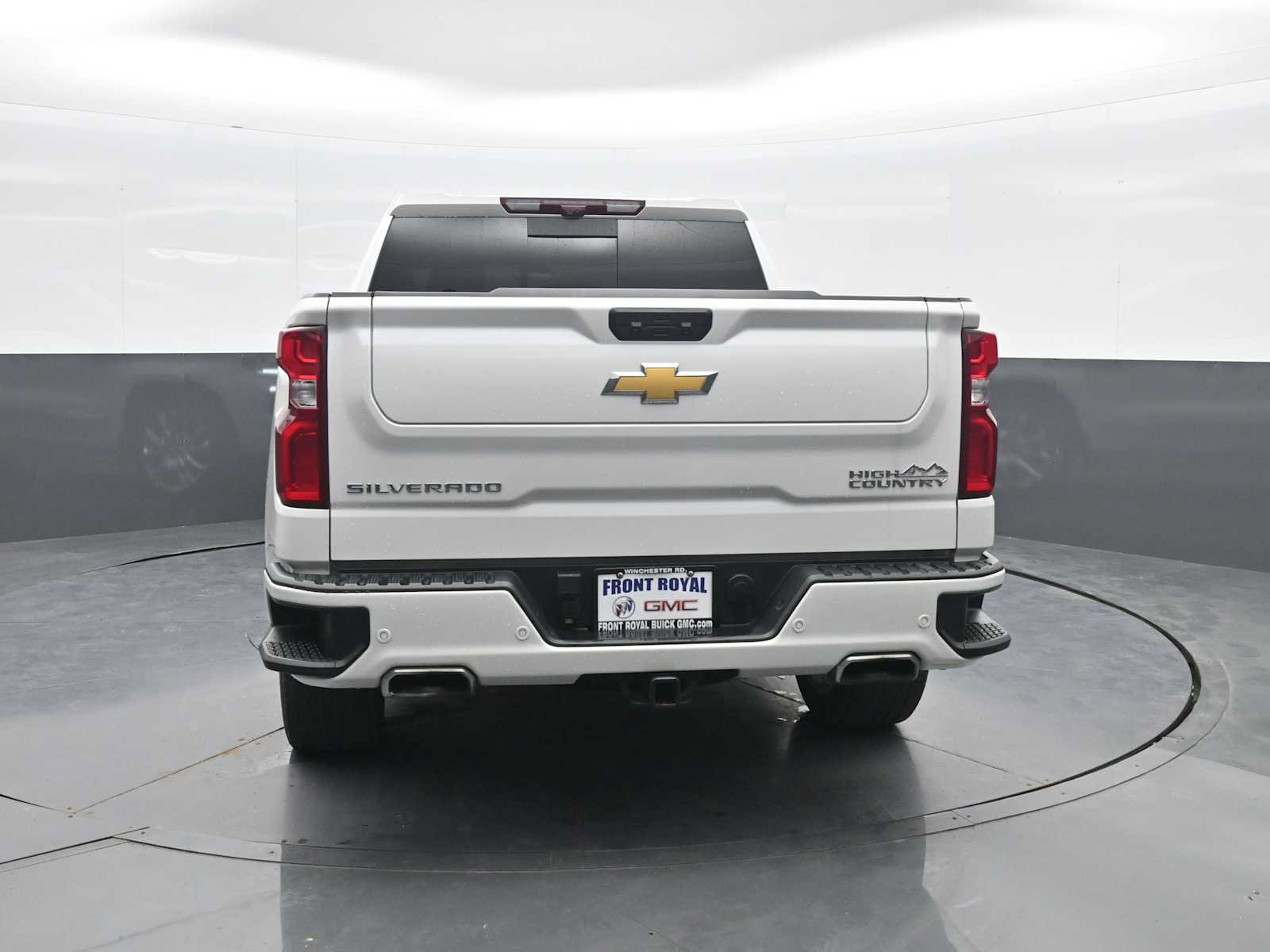Used 2024 Chevrolet Silverado 1500 High Country w/ High Country Premium Package AWD/4WD image 6