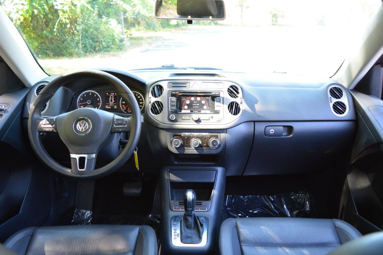 Used 2011 Volkswagen Tiguan S image 18