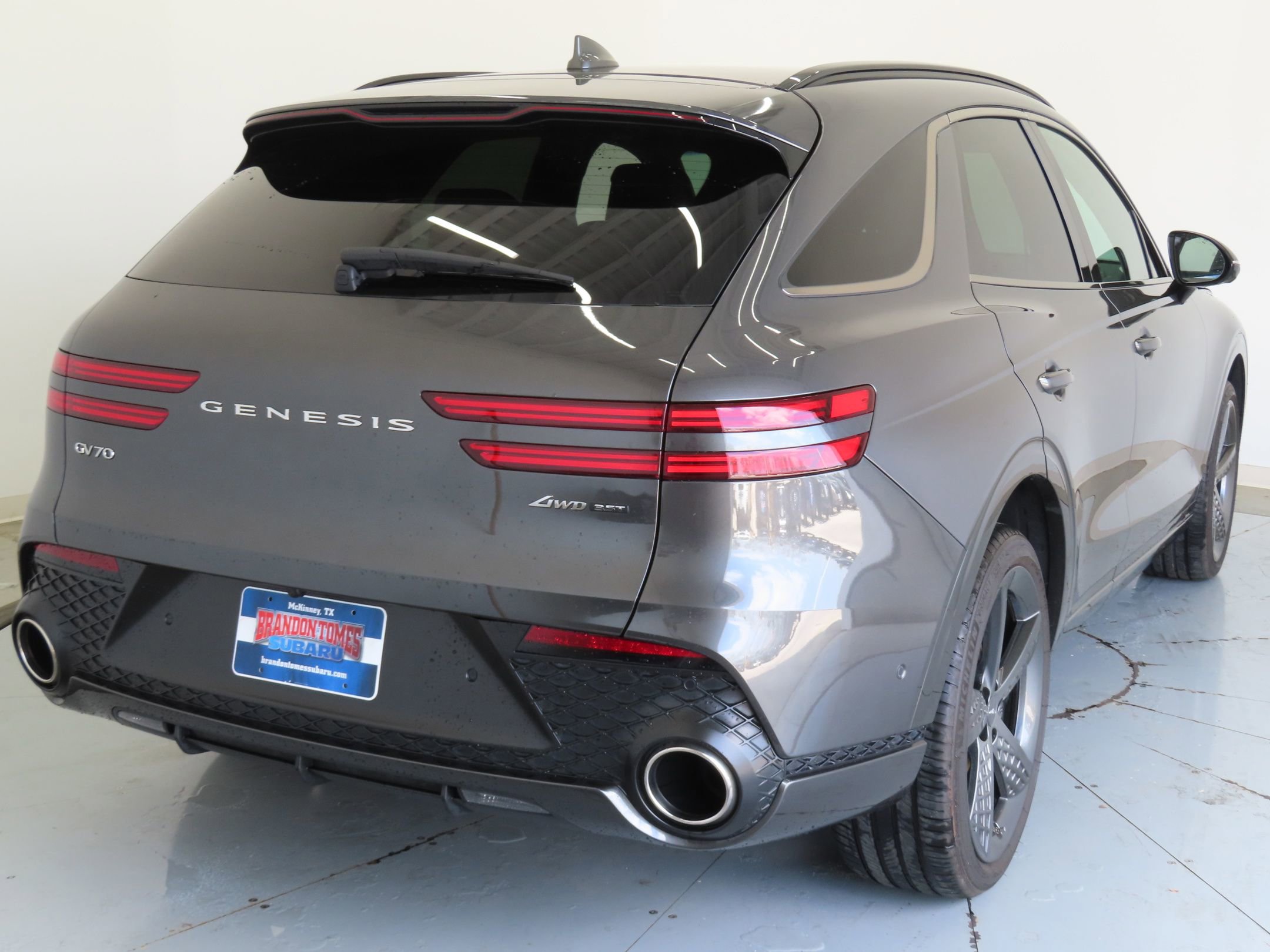 Used 2024 Genesis GV70 3.5T Sport w/ Sport Advanced Package image 3