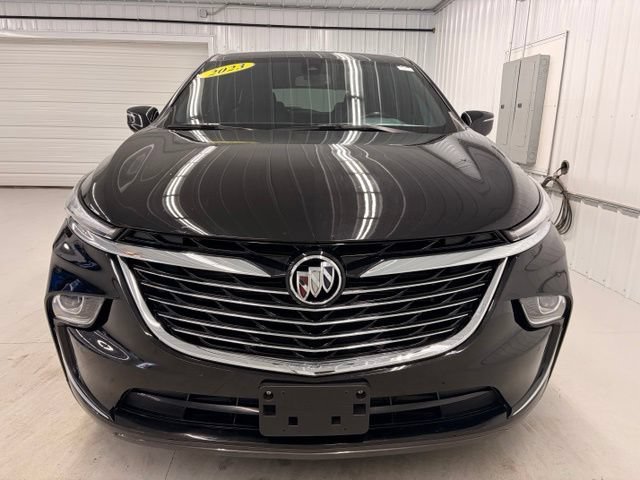 Used 2023 Buick Enclave Essence AWD/4WD image 3