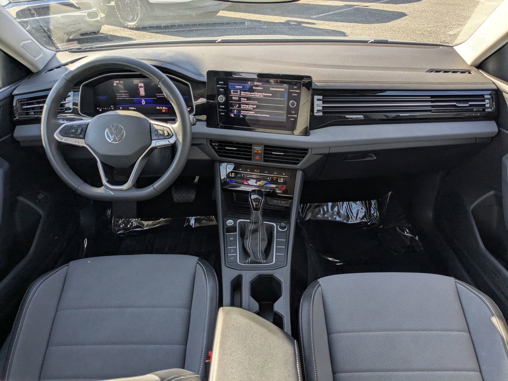 Used 2026 Volkswagen Jetta SE FWD image 13