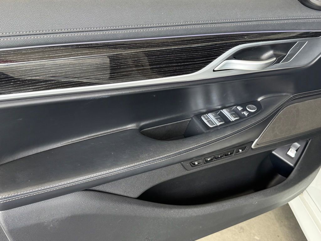 Used 2022 BMW 740i w/ M Sport Package image 19