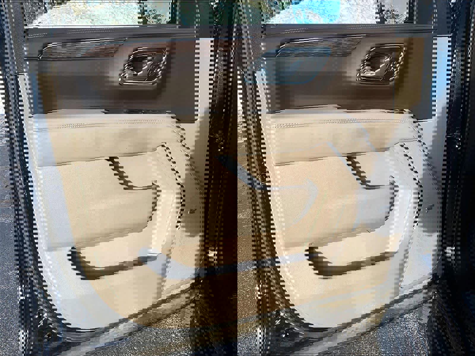 Used 2022 Chevrolet Tahoe LT w/ LT Signature Plus Package image 9