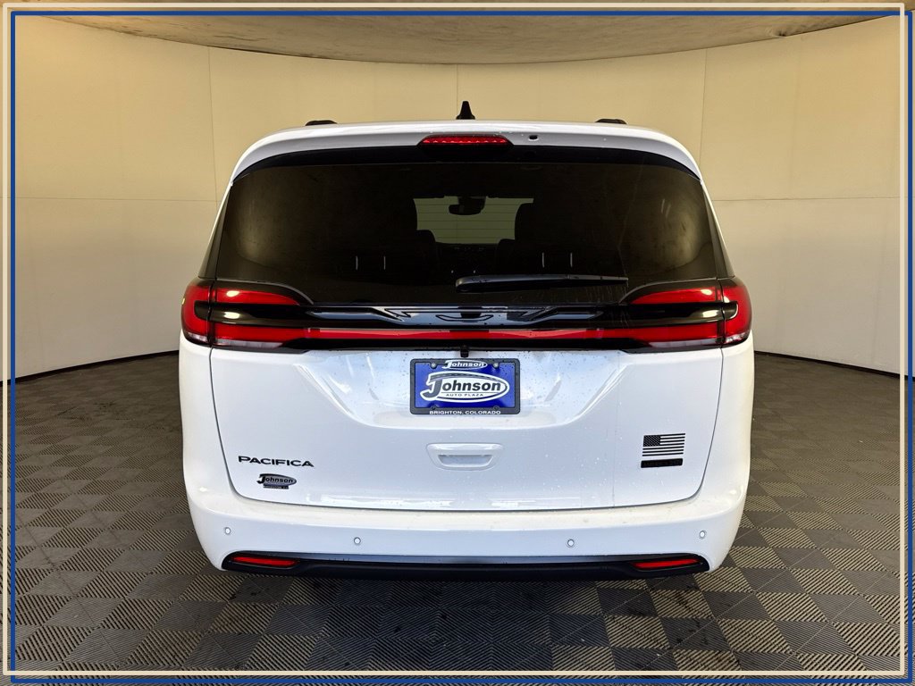 New 2027 Chrysler Pacifica Select AWD/4WD image 8