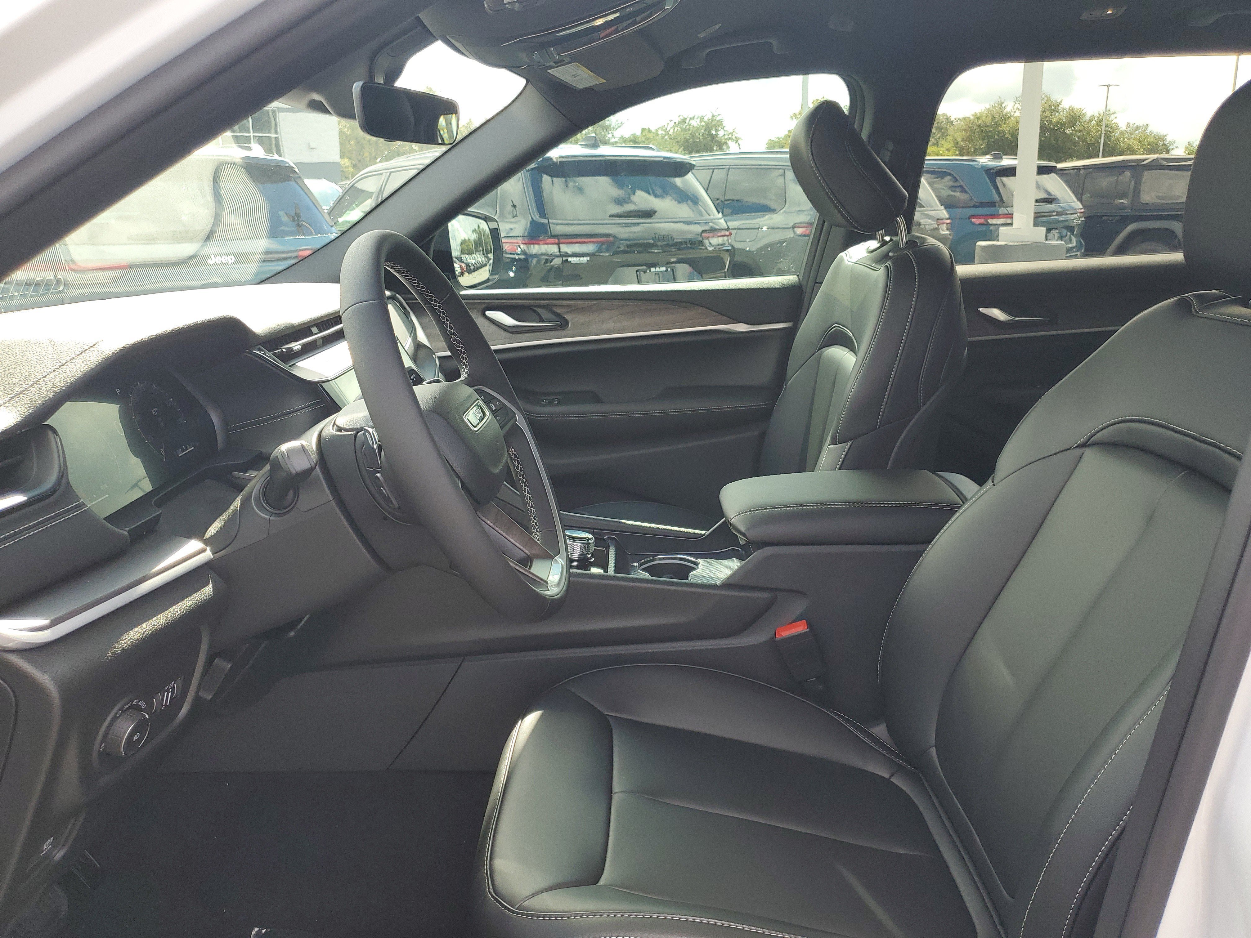 New 2027 Jeep Grand Cherokee L Limited RWD image 10