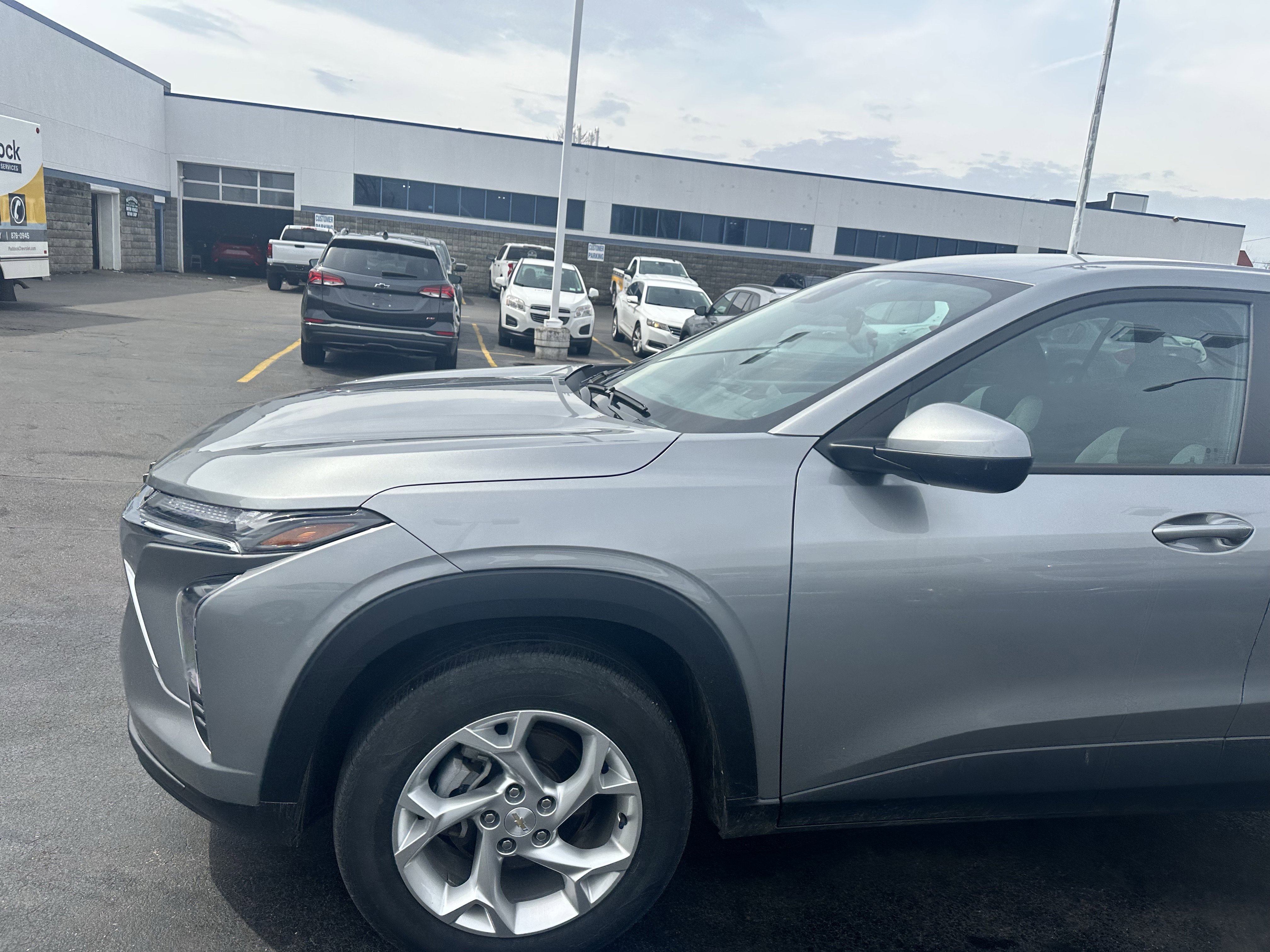 Used 2024 Chevrolet Trax LS w/ LS Convenience Package image 4