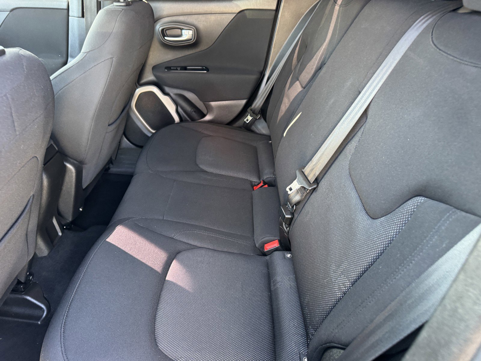 Used 2016 Jeep Renegade Latitude image 12