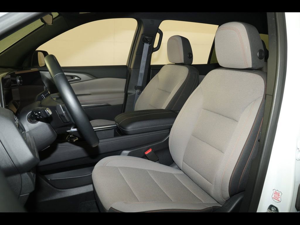 Used 2025 Chevrolet Traverse LT AWD/4WD image 25