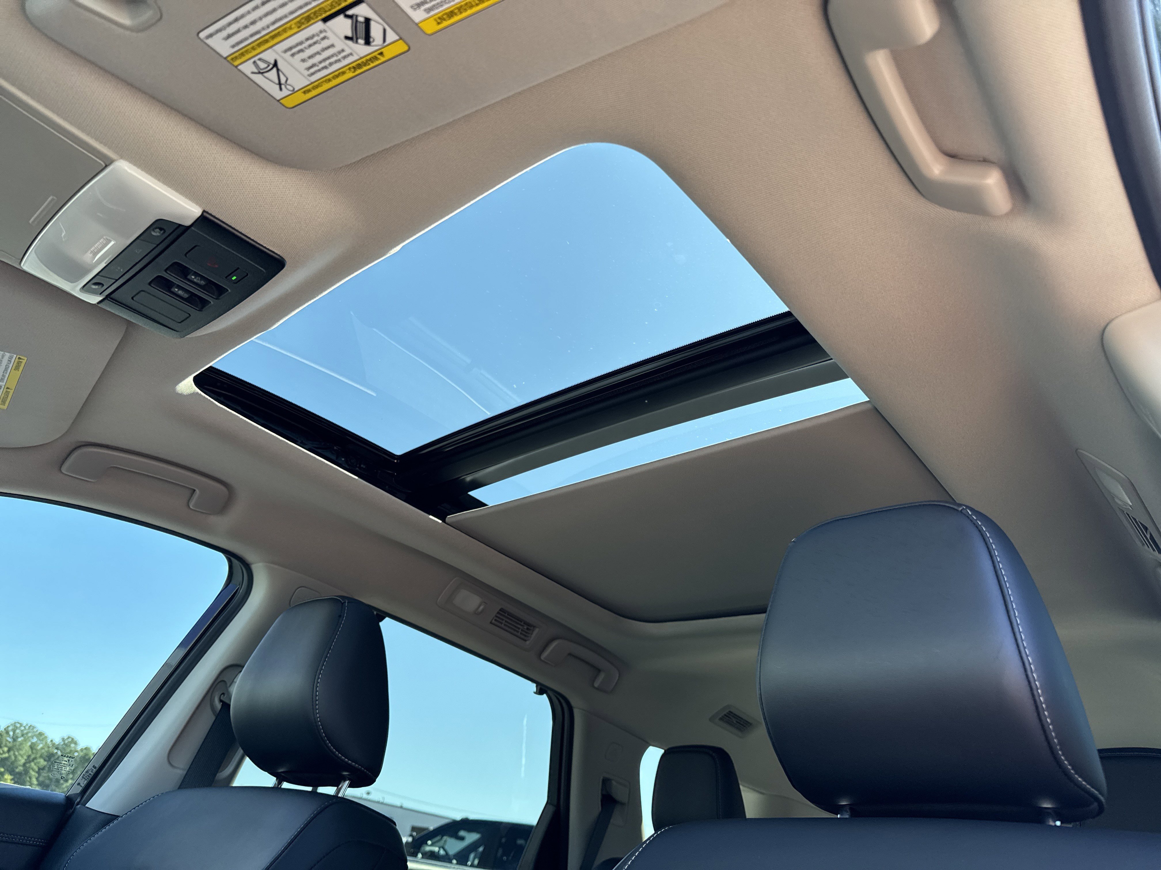 Used 2023 Nissan Pathfinder Platinum image 39