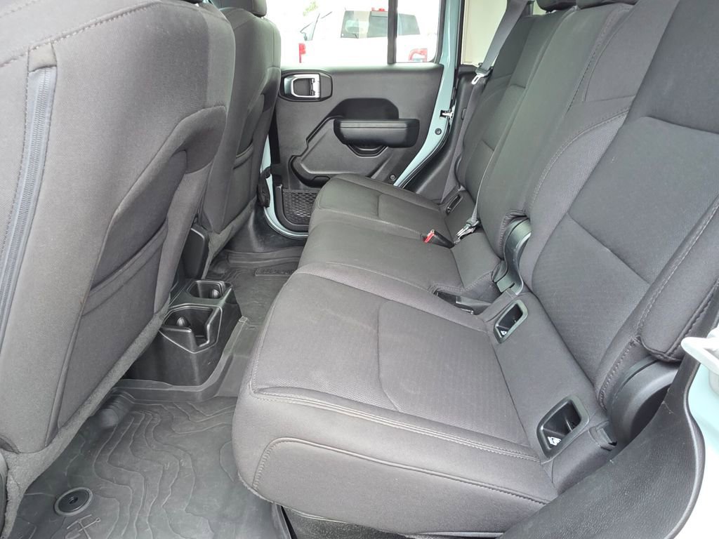 Used 2023 Jeep Gladiator Willys AWD/4WD image 17