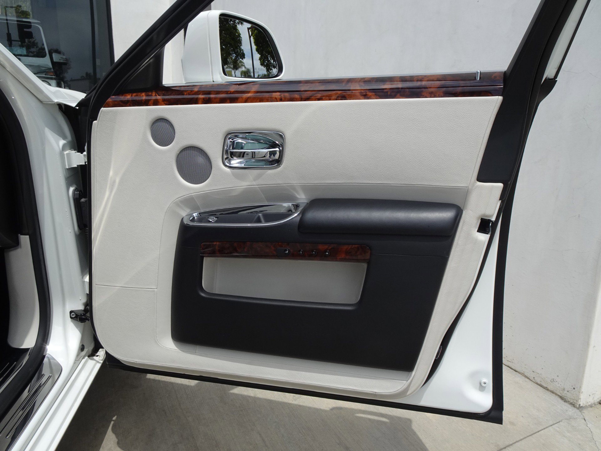 Used 2012 Rolls-Royce Ghost RWD image 20