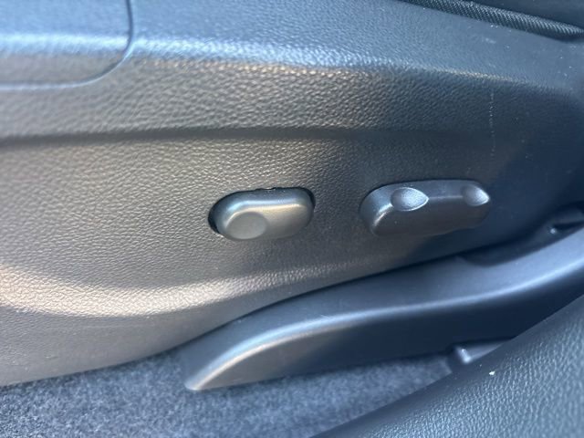 Used 2022 Chevrolet Trax LT w/ LT Convenience Package image 5