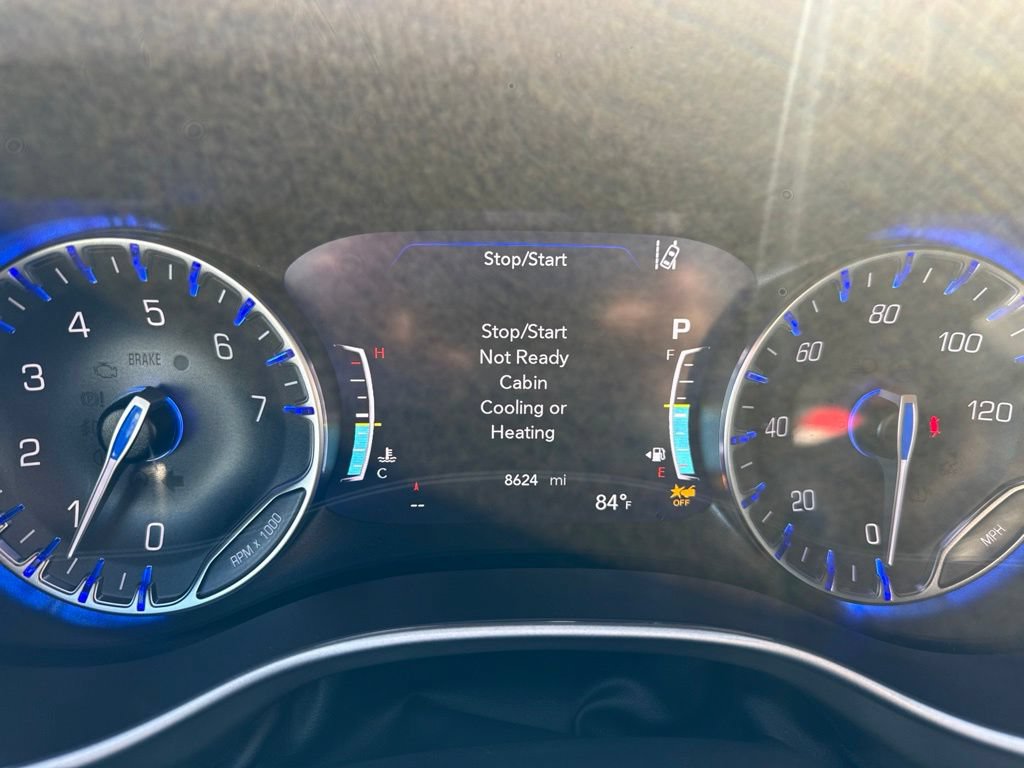 Used 2025 Chrysler Voyager LX FWD image 18