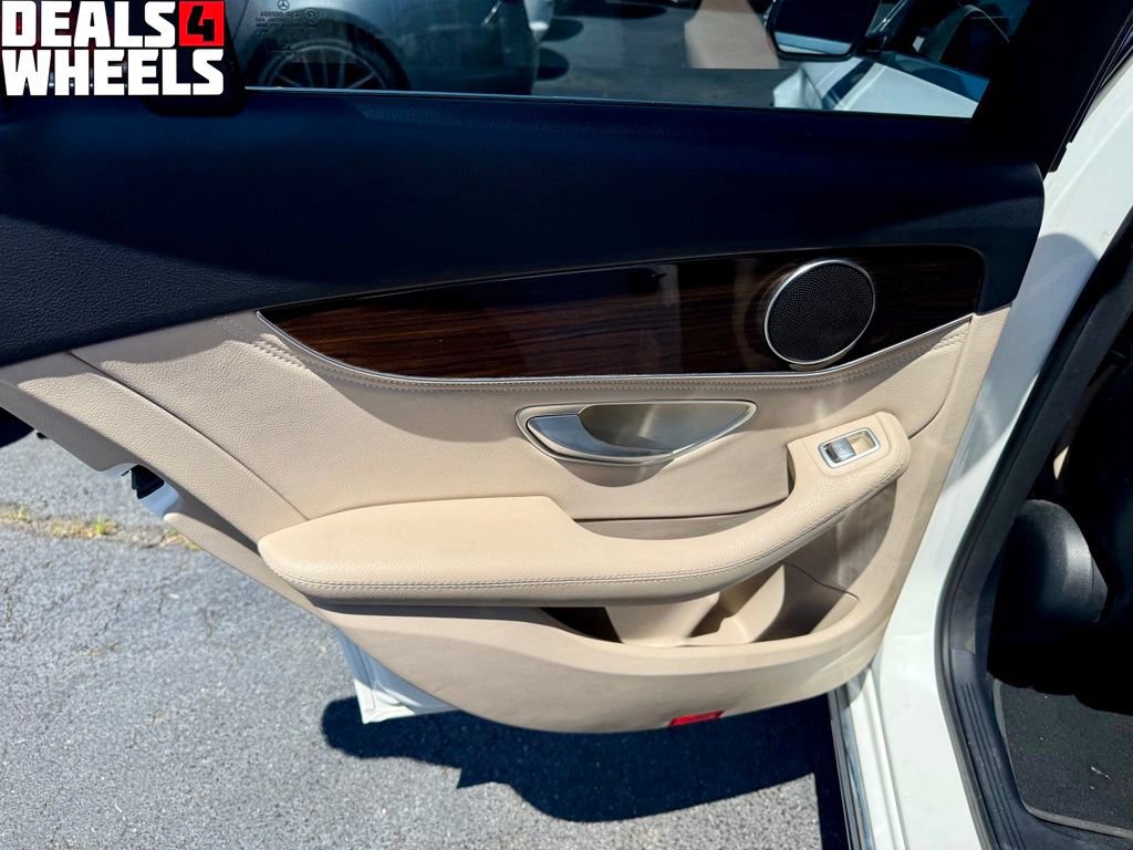 Used 2015 Mercedes-Benz C 300 4MATIC Sedan image 25