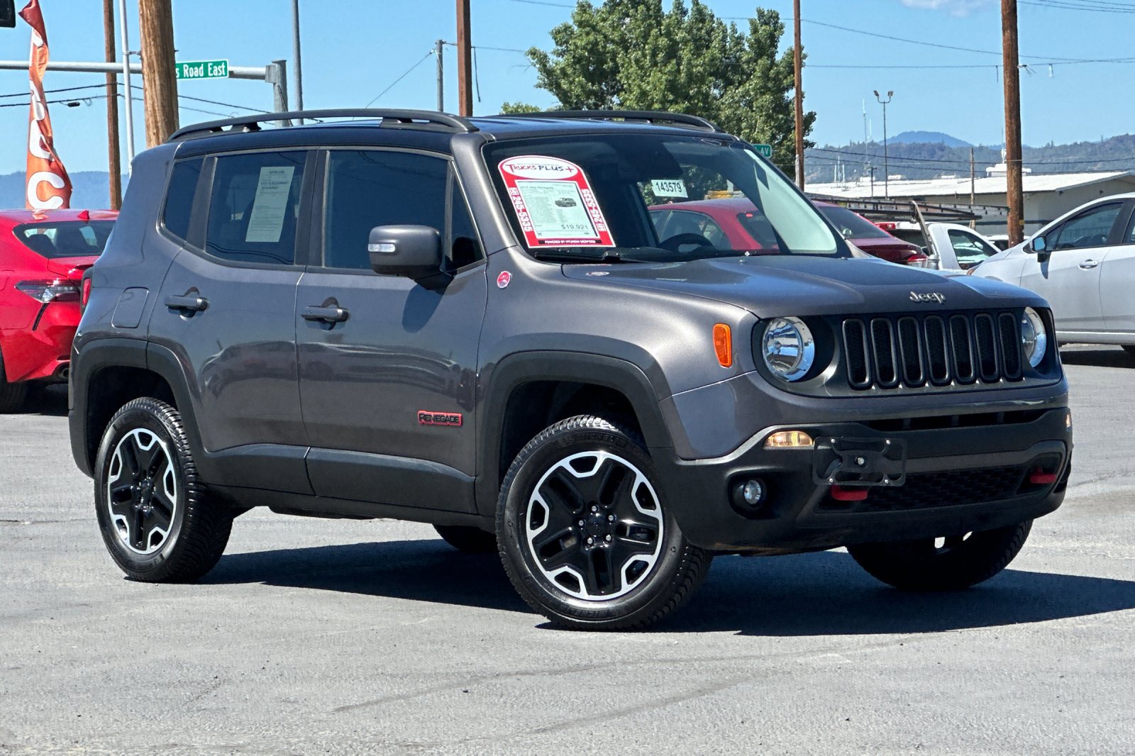 Used 2016 Jeep Renegade Trailhawk AWD/4WD image 2