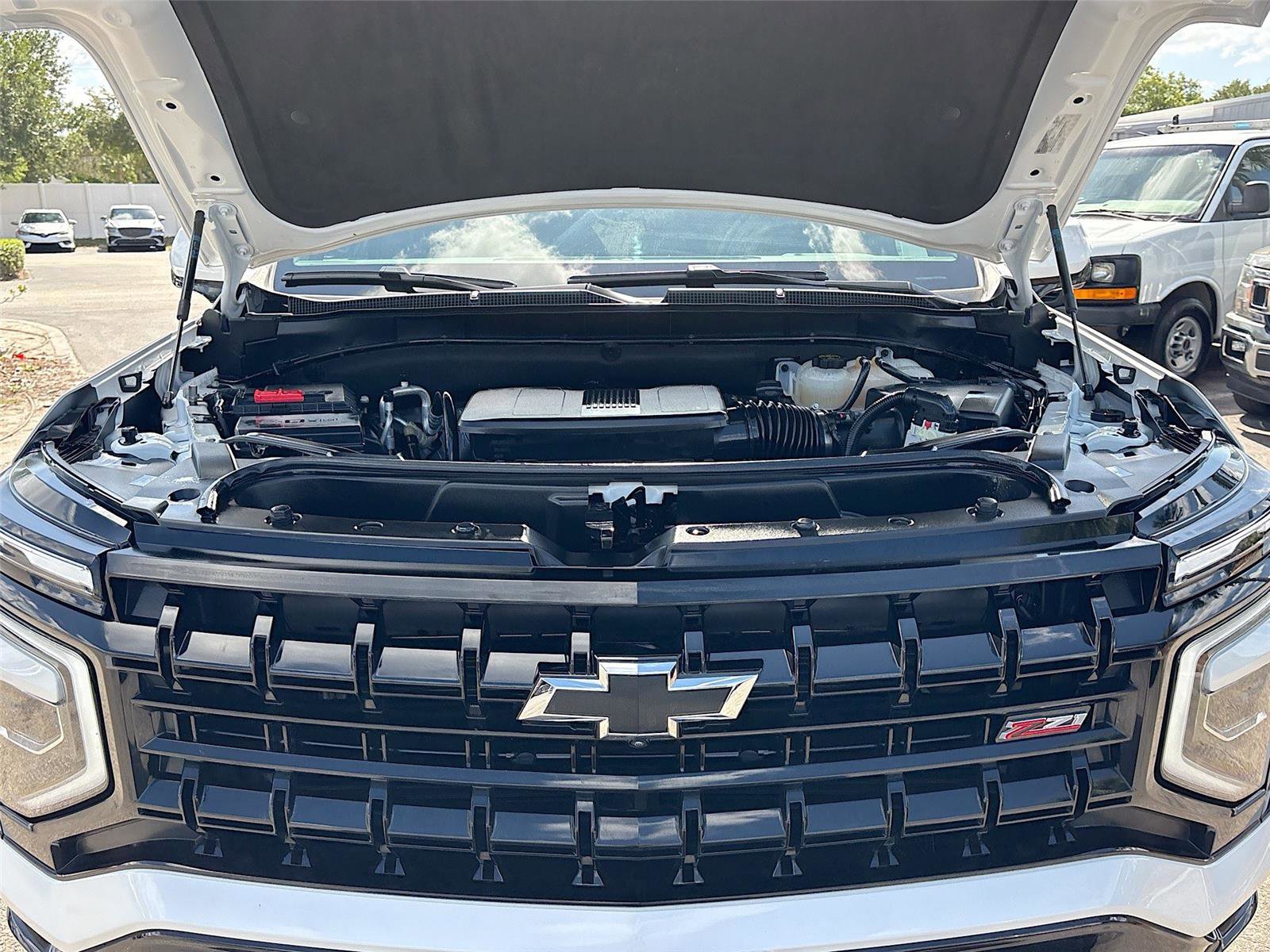Used 2025 Chevrolet Suburban Z71 AWD/4WD image 31