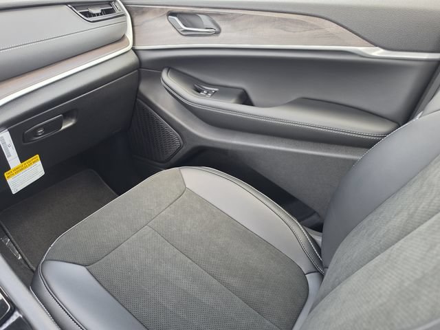 New 2027 Jeep Grand Cherokee Altitude AWD/4WD image 21
