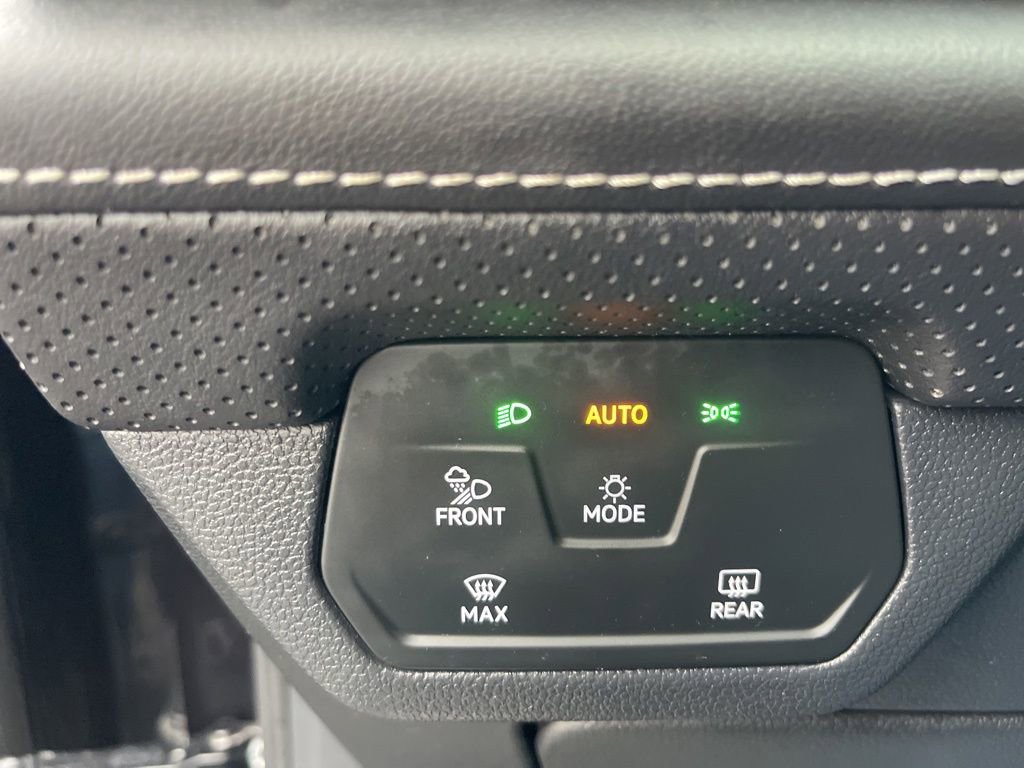Used 2025 Volkswagen Atlas SE image 17