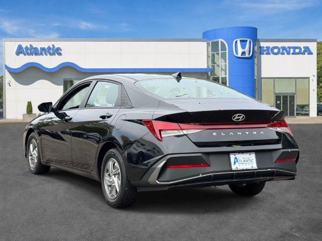 Used 2025 Hyundai Elantra SE FWD image 6