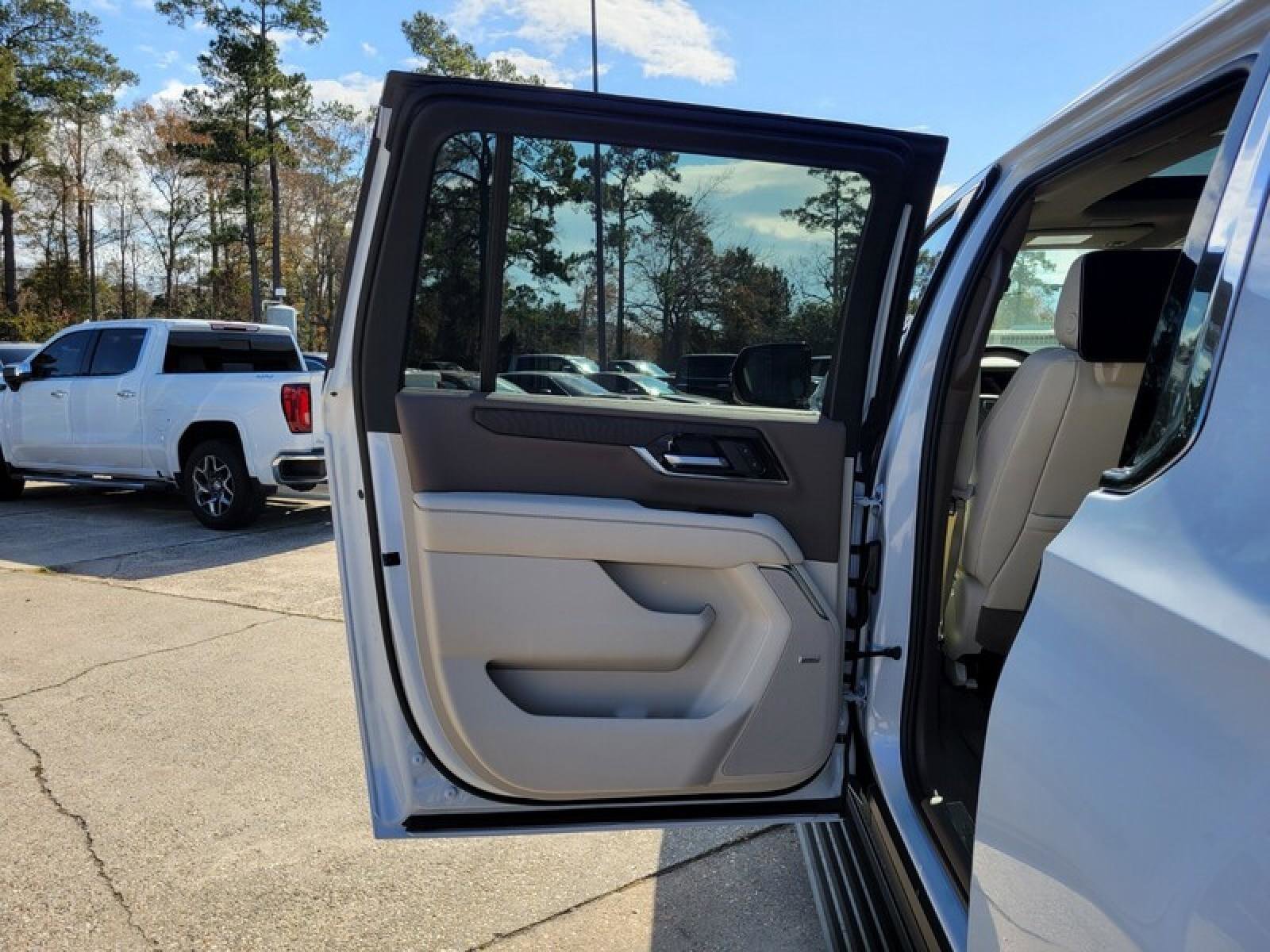 New 2026 GMC Yukon XL Denali w/ Denali Reserve Package image 30