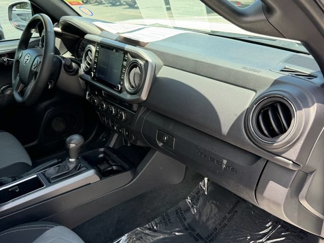 Certified 2022 Toyota Tacoma TRD Off-Road w/ Technology Package AWD/4WD image 18