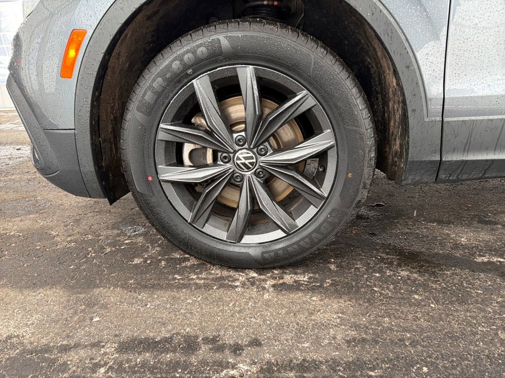 Used 2024 Volkswagen Tiguan SE image 28