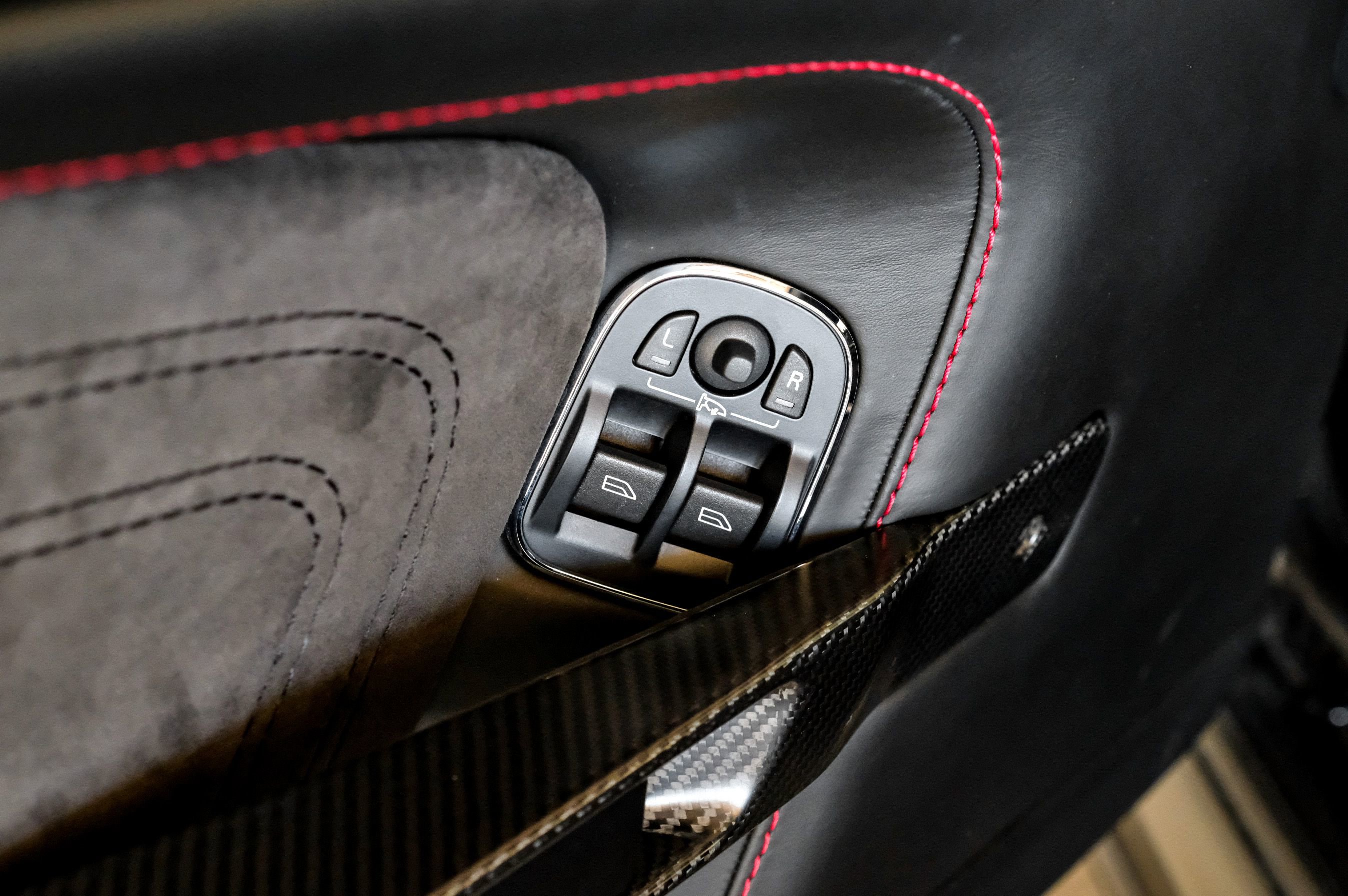 Used 2010 Aston Martin DBS Base image 28