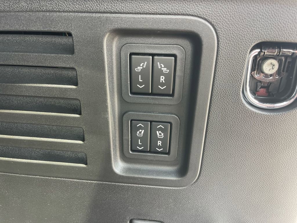 Used 2024 Chevrolet Traverse RS w/ LPO, Floor Liner Package image 32