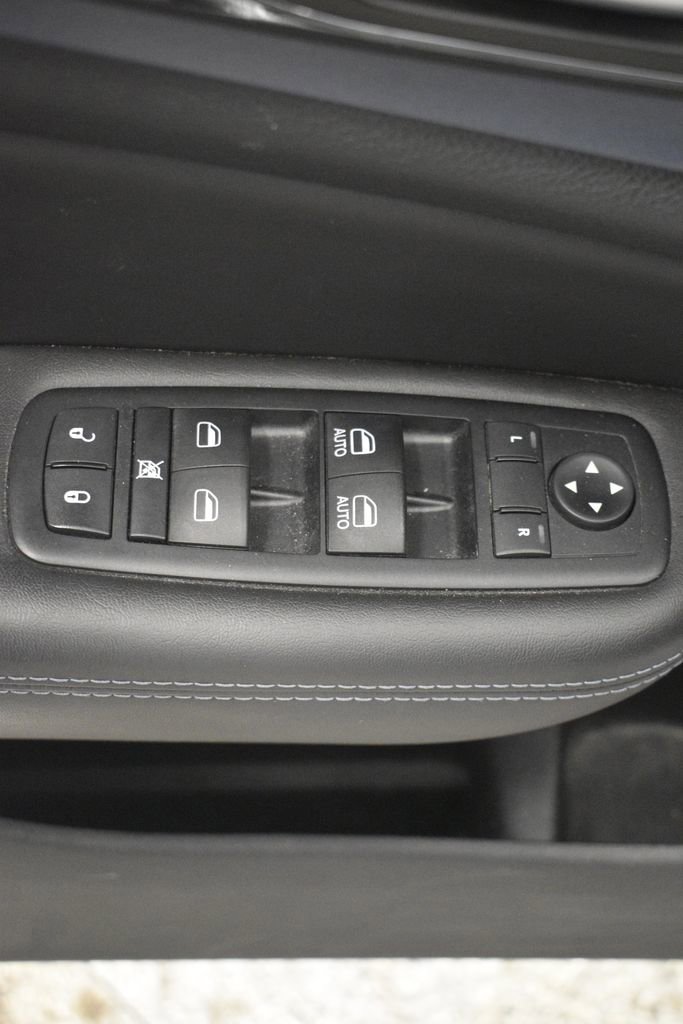 Used 2015 Chrysler 200 S w/ Navigation & Sound Group I image 33