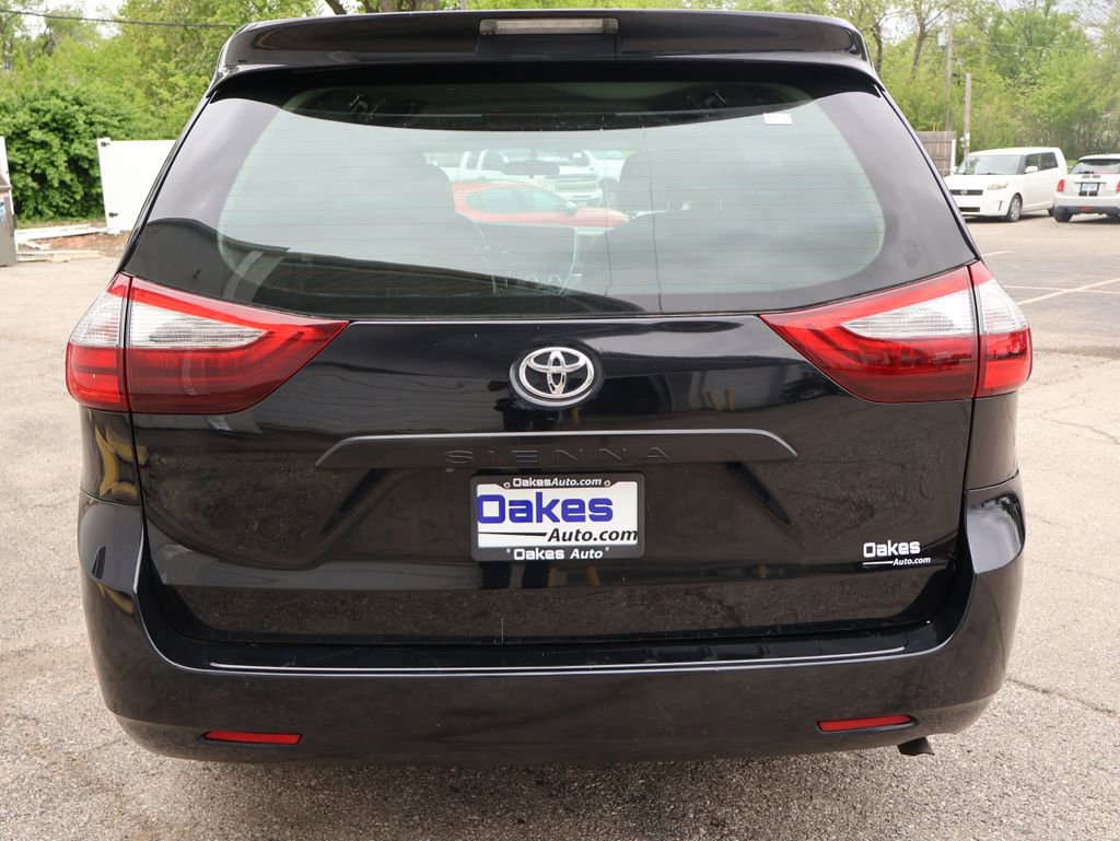 Used 2017 Toyota Sienna L FWD image 3