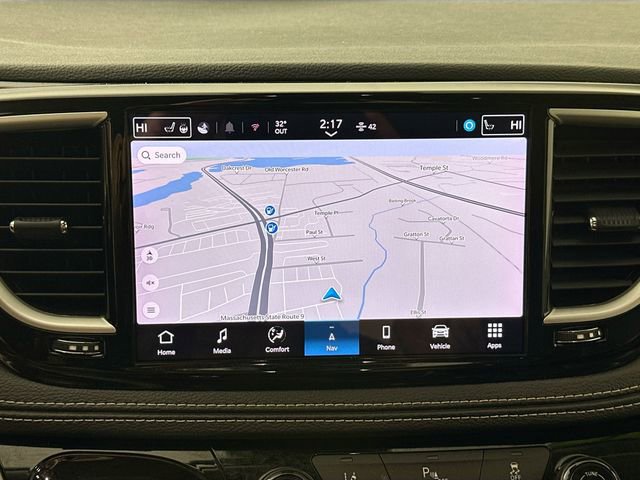 Used 2024 Chrysler Pacifica Select image 12