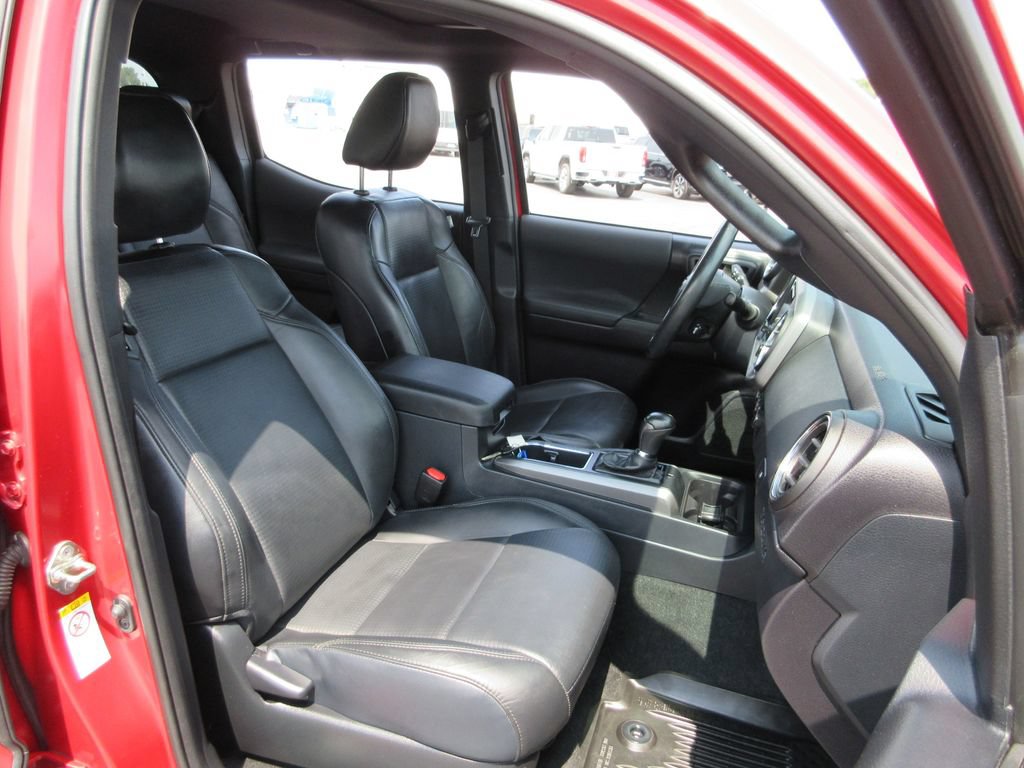 Used 2019 Toyota Tacoma TRD Sport AWD/4WD image 23