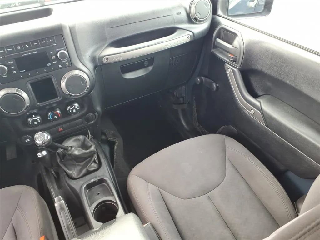 Used 2016 Jeep Wrangler Unlimited Sport w/ Connectivity Group image 15