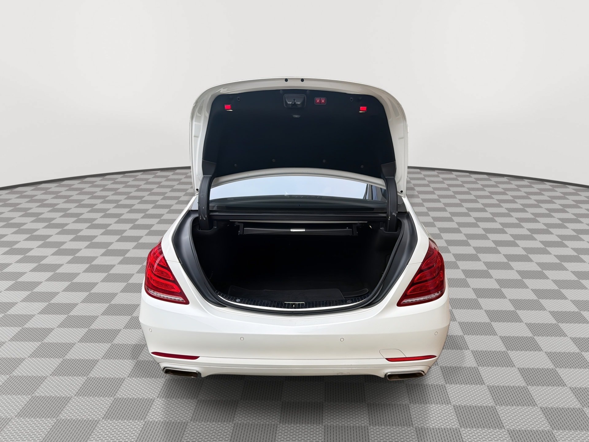 Used 2017 Mercedes-Benz S 550 Sedan image 21
