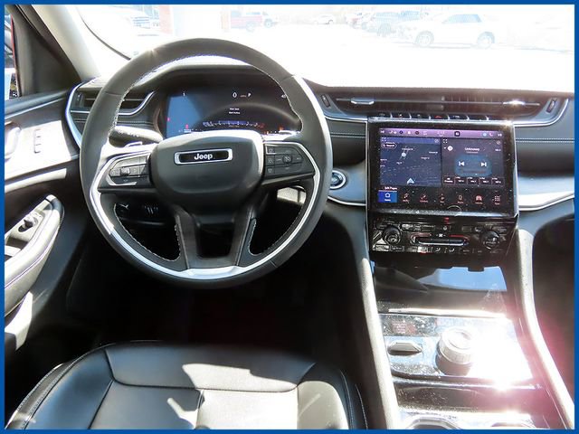 Certified 2023 Jeep Grand Cherokee Limited AWD/4WD image 11