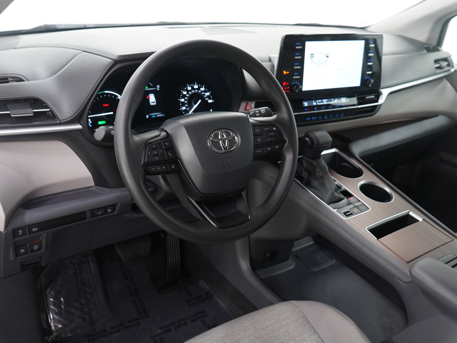 Used 2024 Toyota Sienna LE FWD image 26
