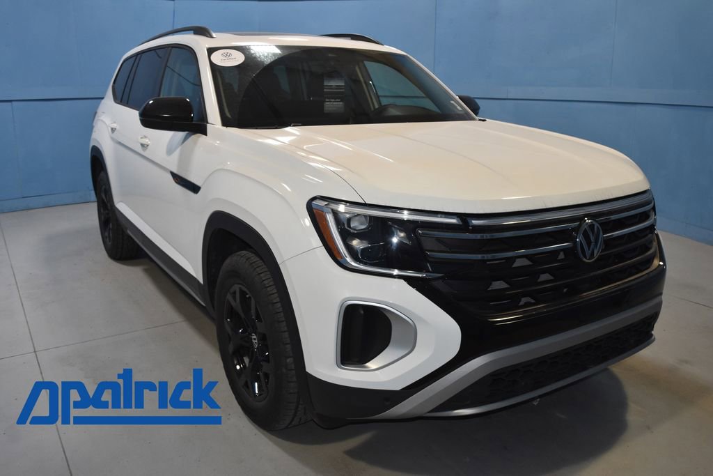 Certified 2025 Volkswagen Atlas Peak Edition SE image 1