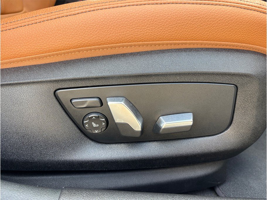 Used 2020 BMW 540i w/ Premium Package RWD image 48