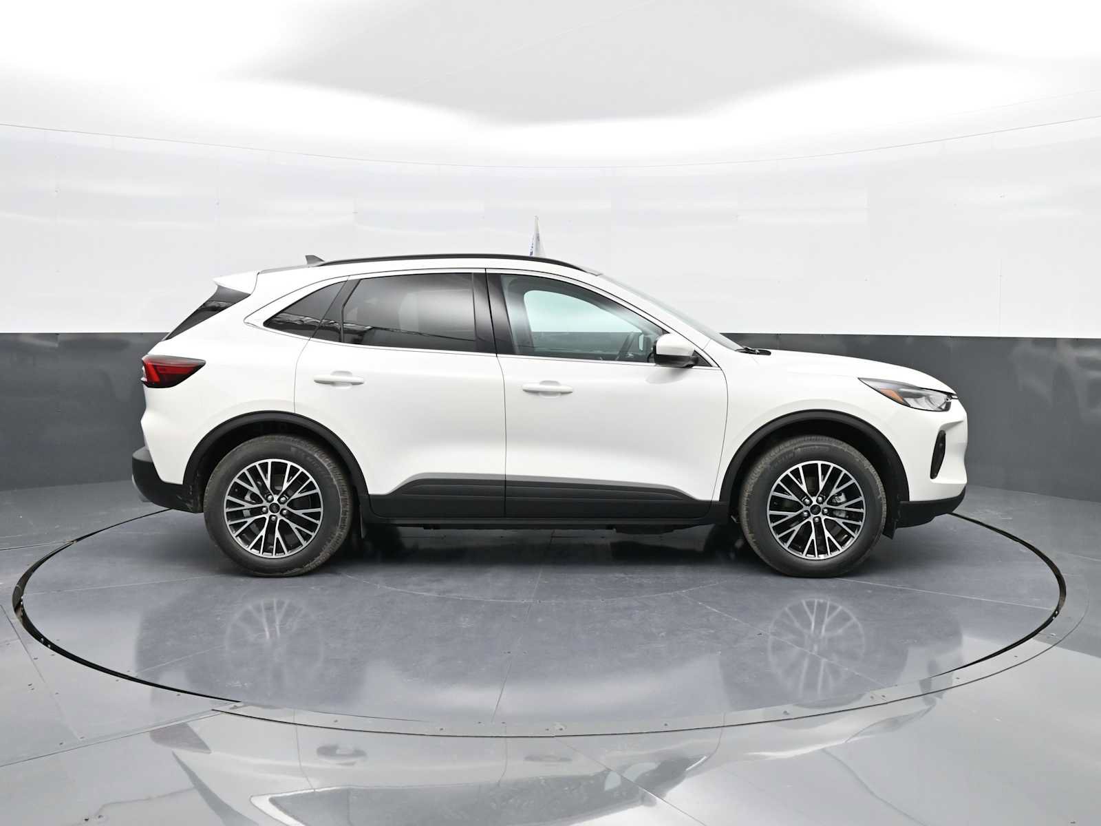New 2025 Ford Escape SE FWD image 9
