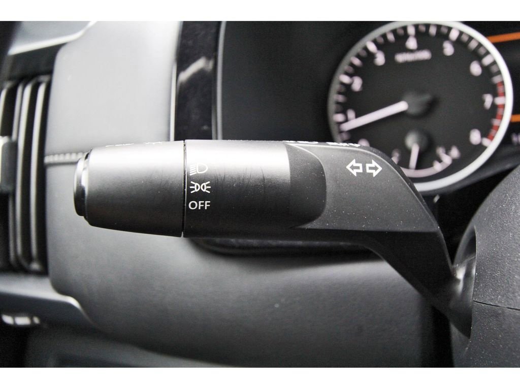 Used 2025 Nissan Pathfinder SL AWD/4WD image 17