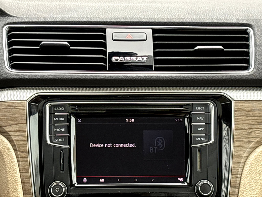 Used 2018 Volkswagen Passat 2.0T SE image 6