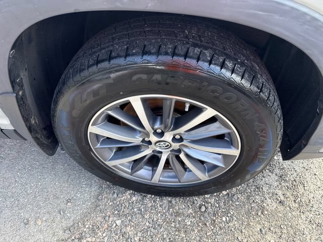 Used 2019 Toyota Highlander XLE AWD/4WD image 15
