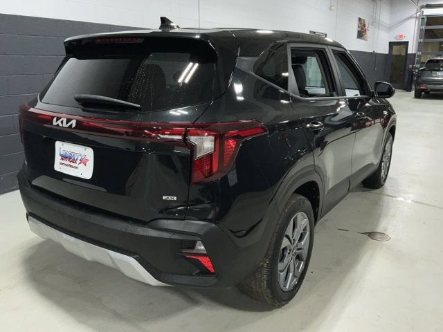 Used 2024 Kia Seltos LX AWD/4WD image 16