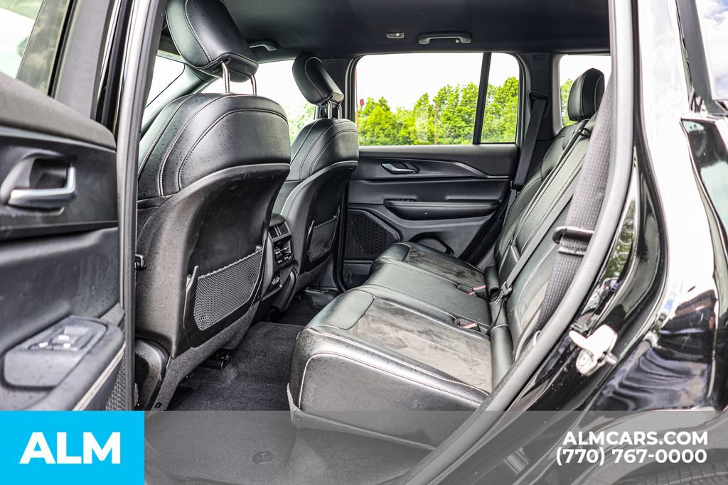 Used 2025 Jeep Grand Cherokee Altitude AWD/4WD image 18
