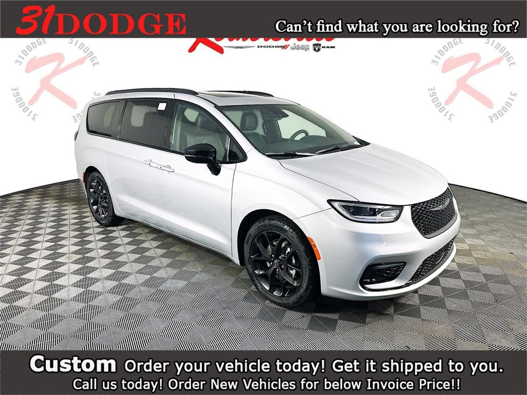 New 2026 Chrysler Pacifica Limited image 1