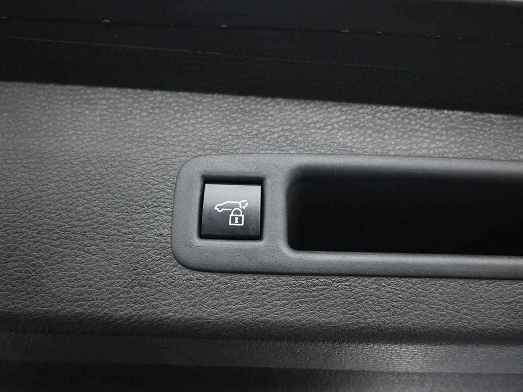 Certified 2025 Toyota Sienna Limited image 24