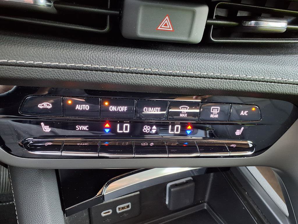 Used 2023 Buick Envision Essence image 7
