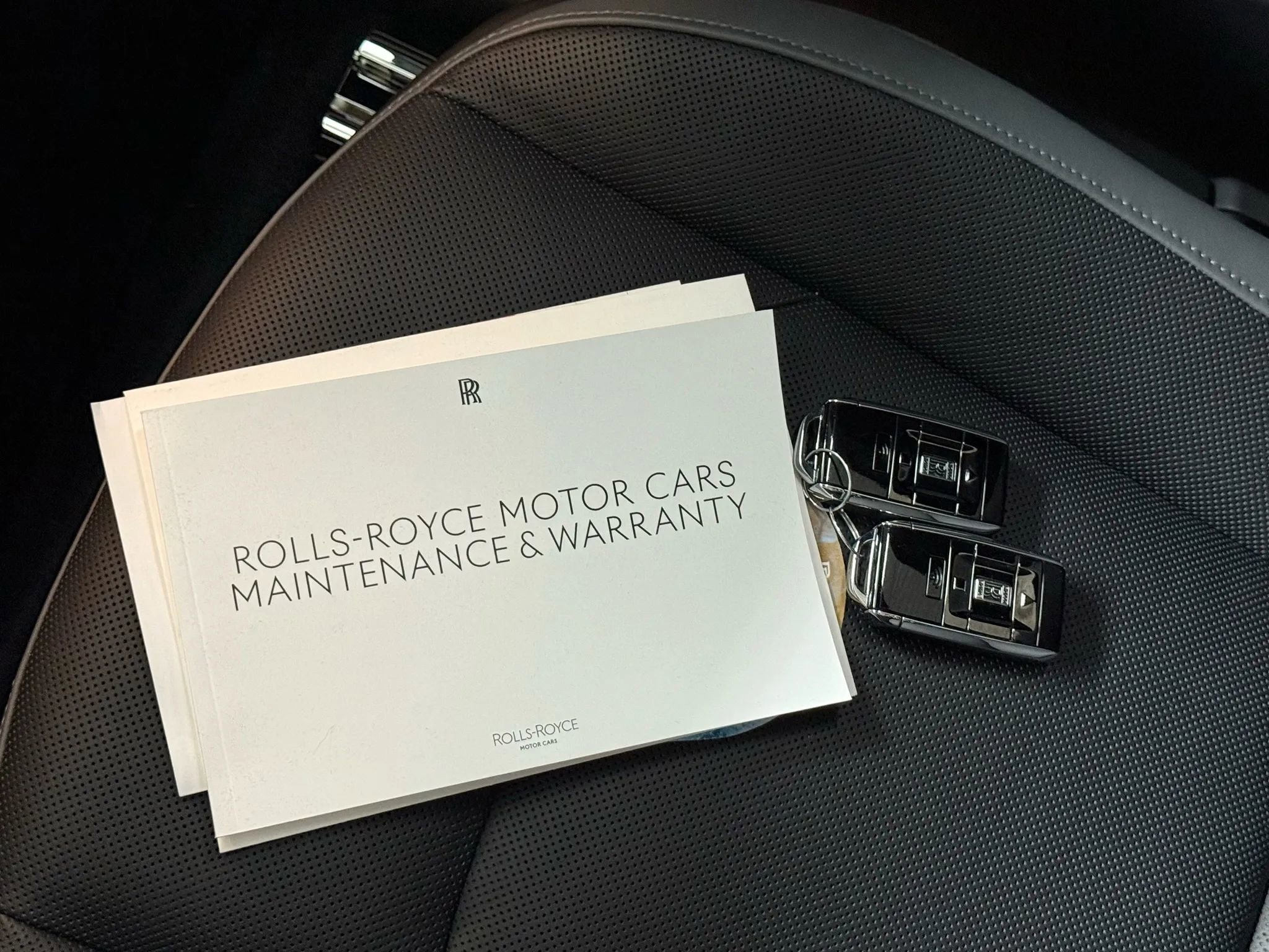 Used 2025 Rolls-Royce Spectre image 3