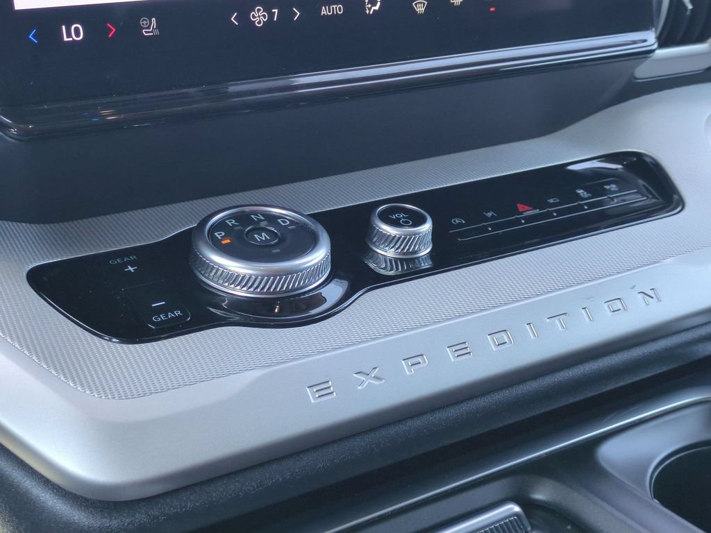 Used 2025 Ford Expedition Active RWD image 19